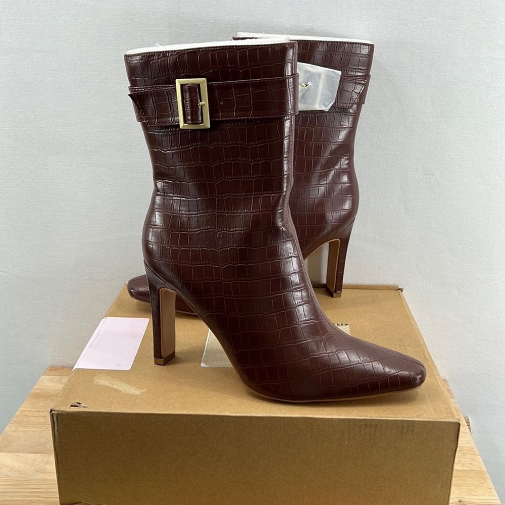 Journee Collection Elaine Heeled Boots- Brown Croc Texture- Size 11- NIB
